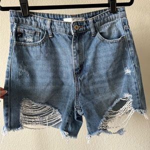 Cut off cutie jean shorts